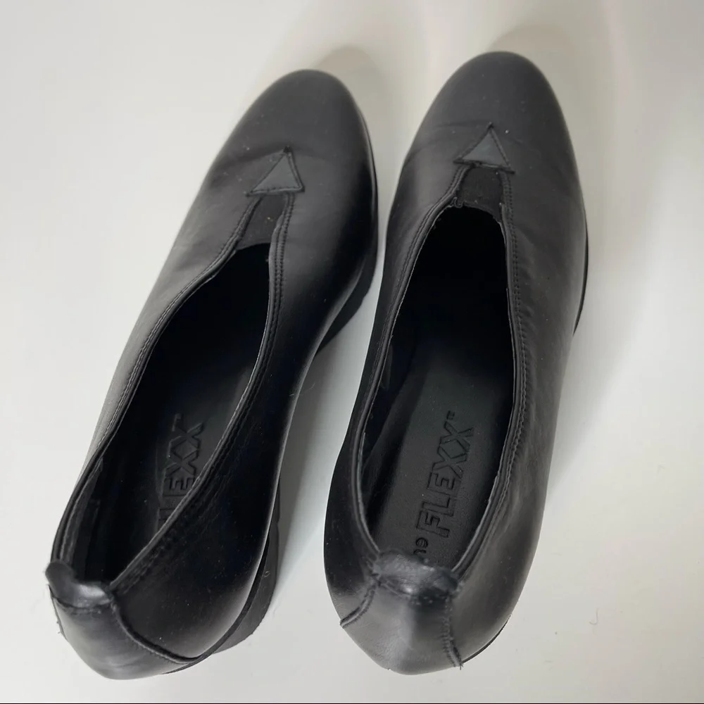 The Flexx black lesson wedge size 8